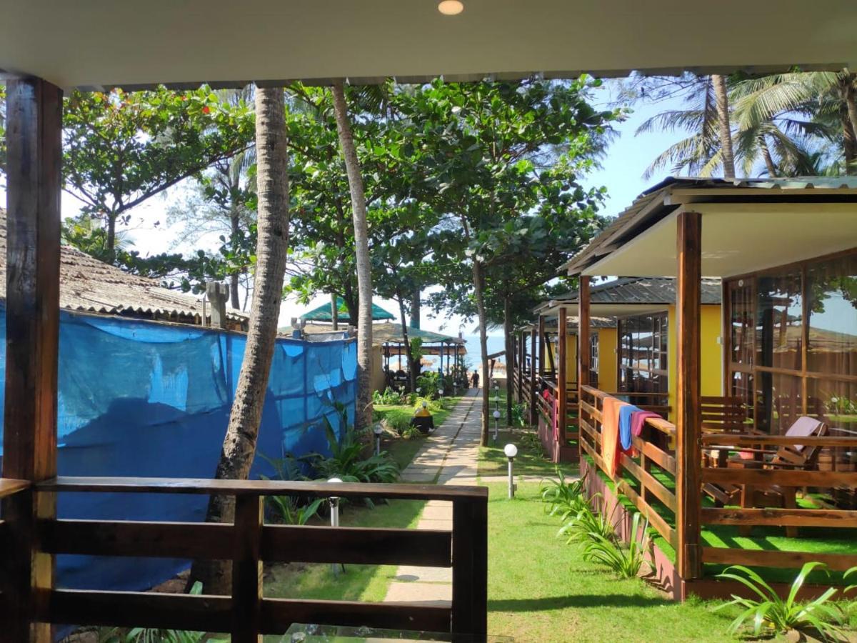 Sea Front Beach Huts Патнэм Экстерьер фото
