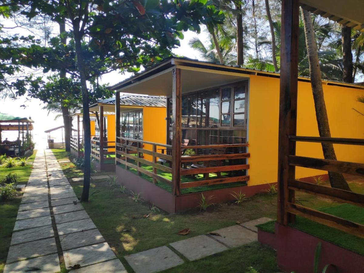 Sea Front Beach Huts Патнэм Экстерьер фото