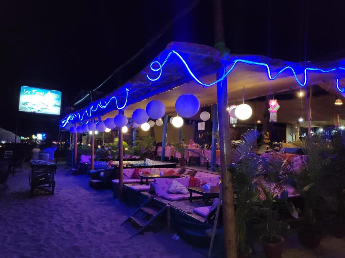 Sea Front Beach Huts Патнэм Экстерьер фото
