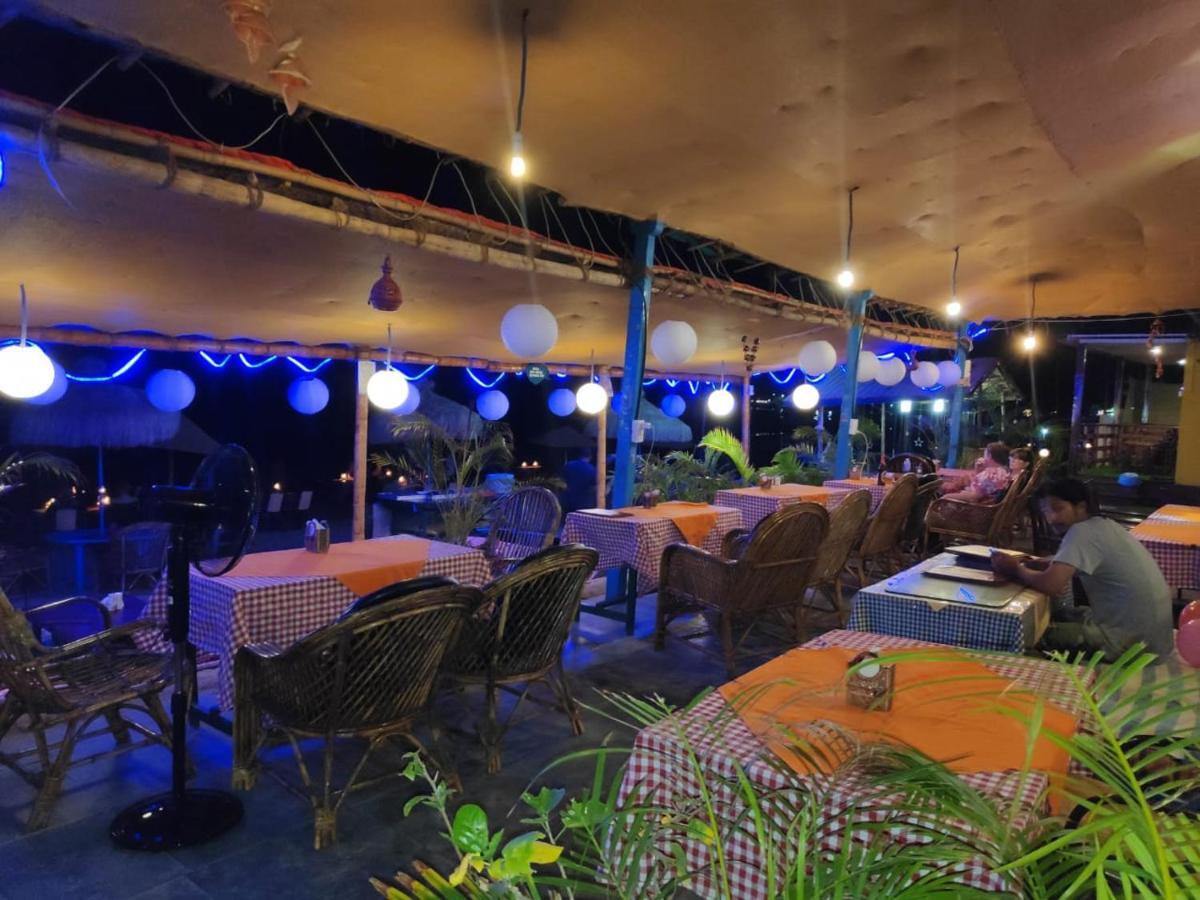 Sea Front Beach Huts Патнэм Экстерьер фото