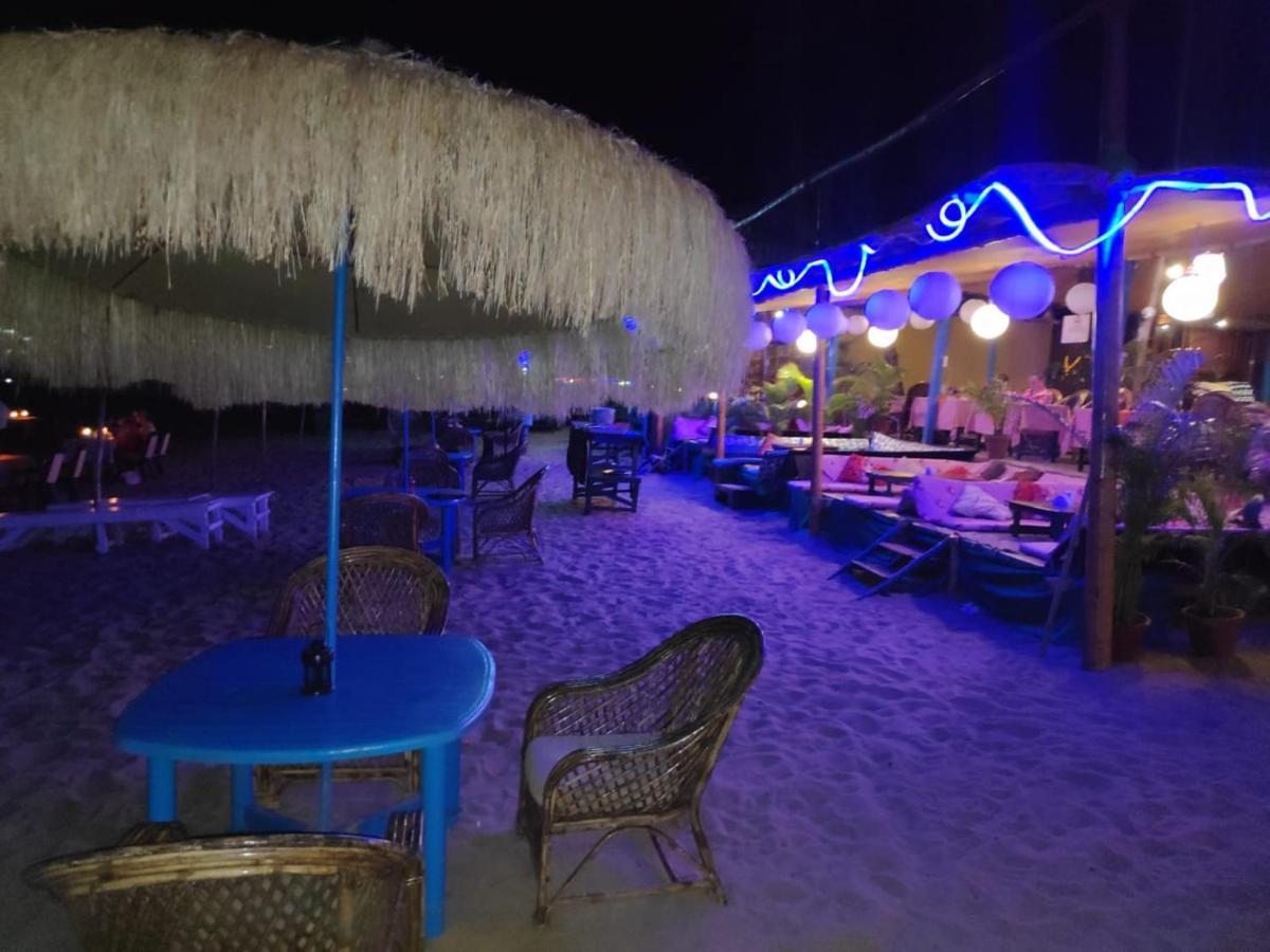 Sea Front Beach Huts Патнэм Экстерьер фото